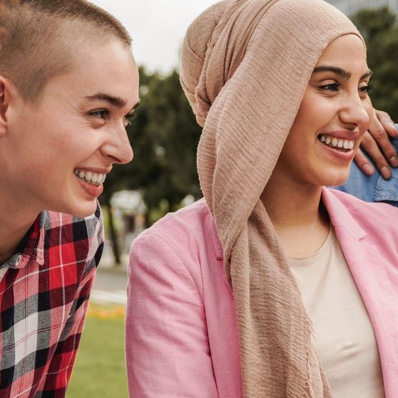 Soziale Herkunft in der beruflichen Bildung Eine Gruppe junger Menschen verschiedener Kulturhintergründe