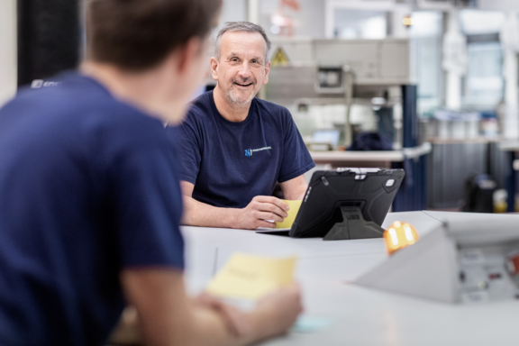 Jörg Homfeldt mit Azubis