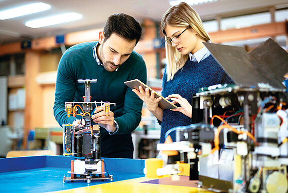 © NDABCREATIVITY - adobe.stock netzwerkq40_projekt_126769849_RGB.jpg