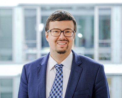 DR. CHRISTOPH METZLER