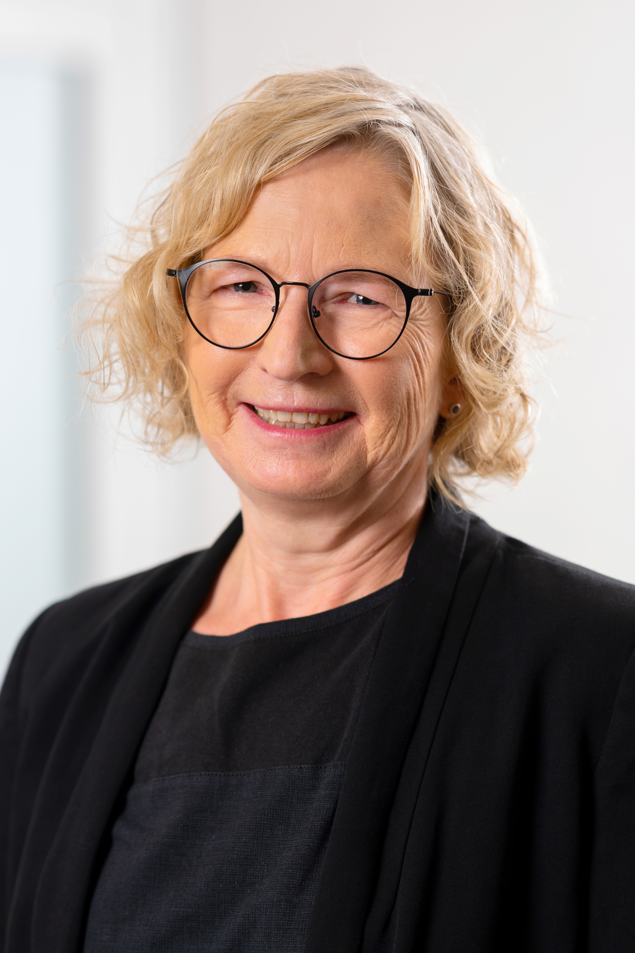 CORNELIA KÖLLING